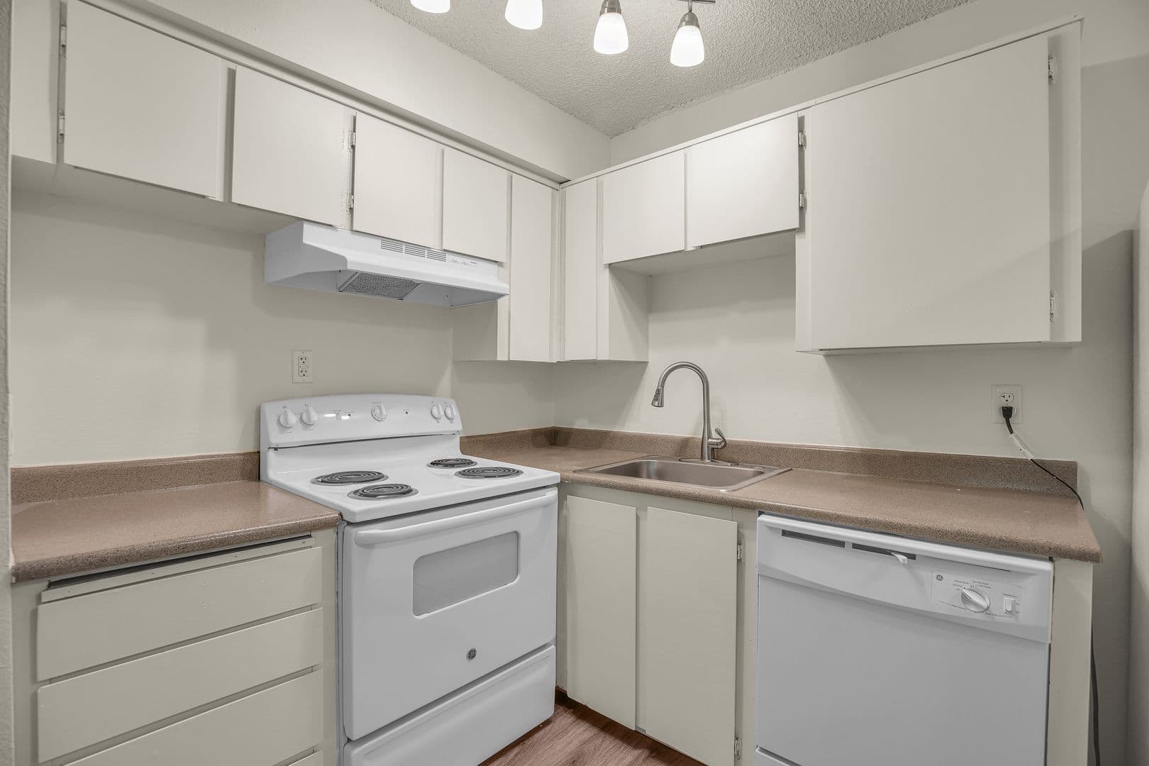 PORTLAND Apartment: 7740 SW 45TH