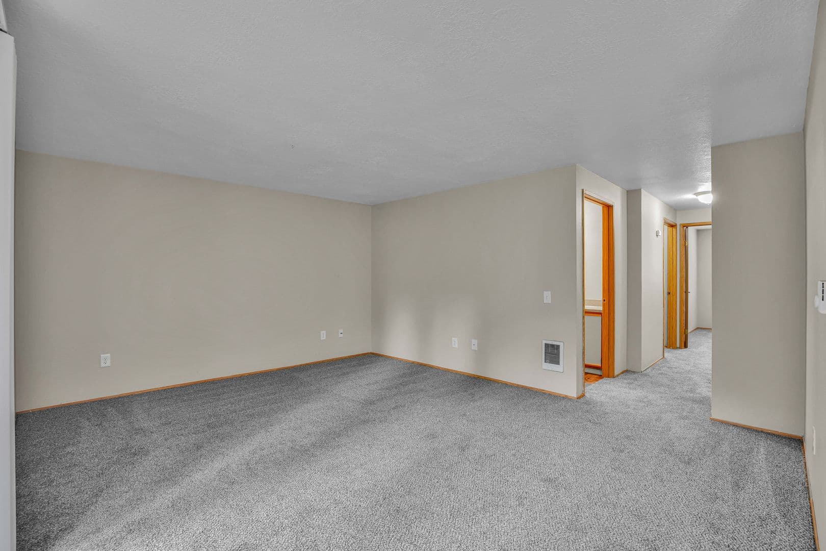 SALEM Apartment: 3872-3886 LIBERTY RD S