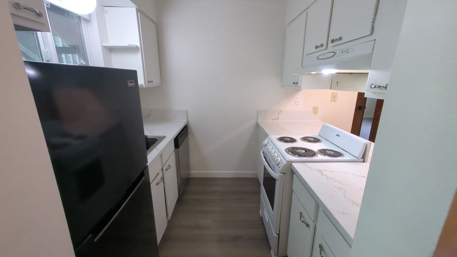 PORTLAND Apartment: 2830-2846 SW SAM JACKSON PARK RD
