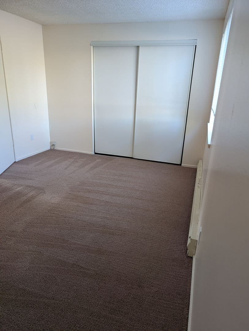 GRESHAM Apartment: 2800 SE 1ST ST