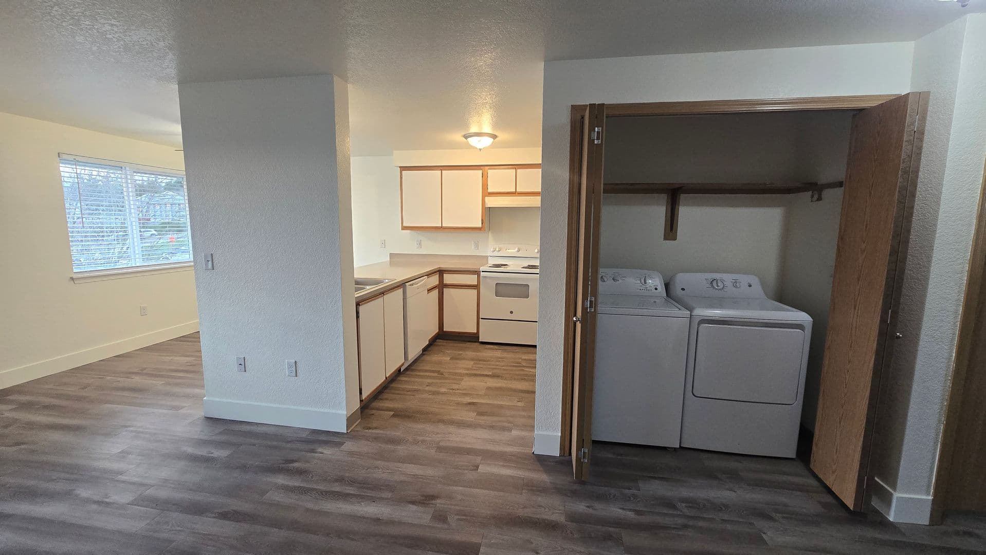 SALEM Apartment: 1304-1330 WALLACE RD. NW