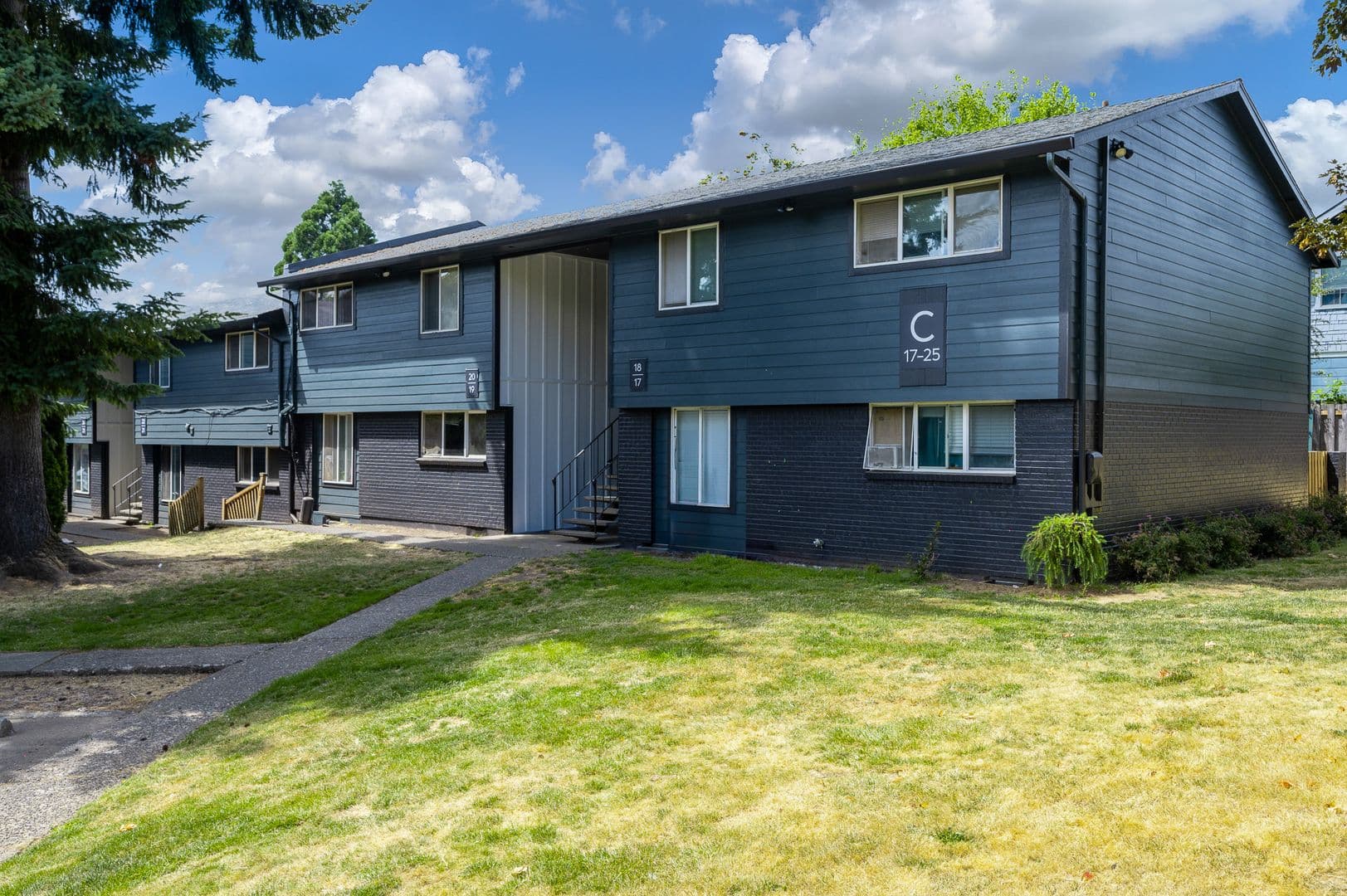 GRESHAM Apartment: 755 SE HOGAN RD