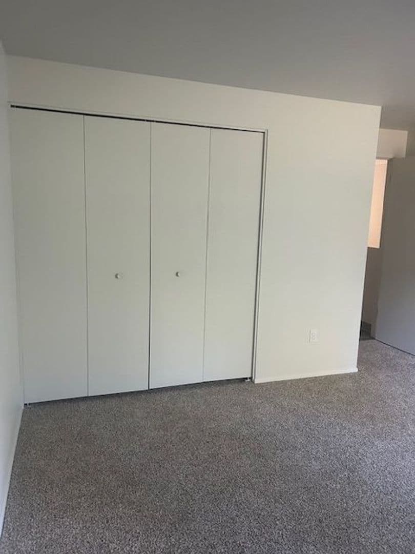 NEWBERG Apartment: 1210 S. COLLEGE ST.