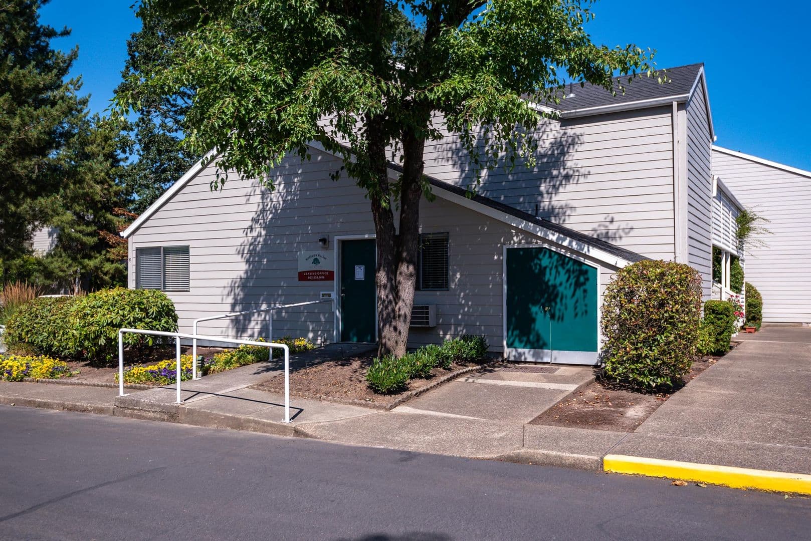 NEWBERG Apartment: 1210 S. COLLEGE ST.