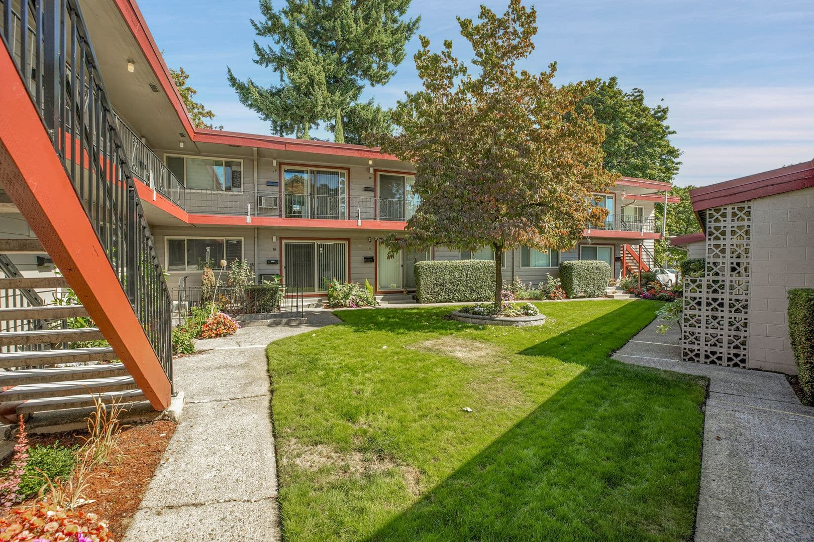 Portland Apartment: 2909 N Willamette Blvd #3