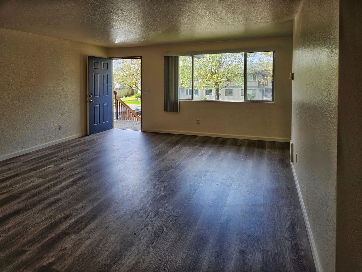 WOODBURN Apartment: 1560 NEWBERG HIGHWAY #1