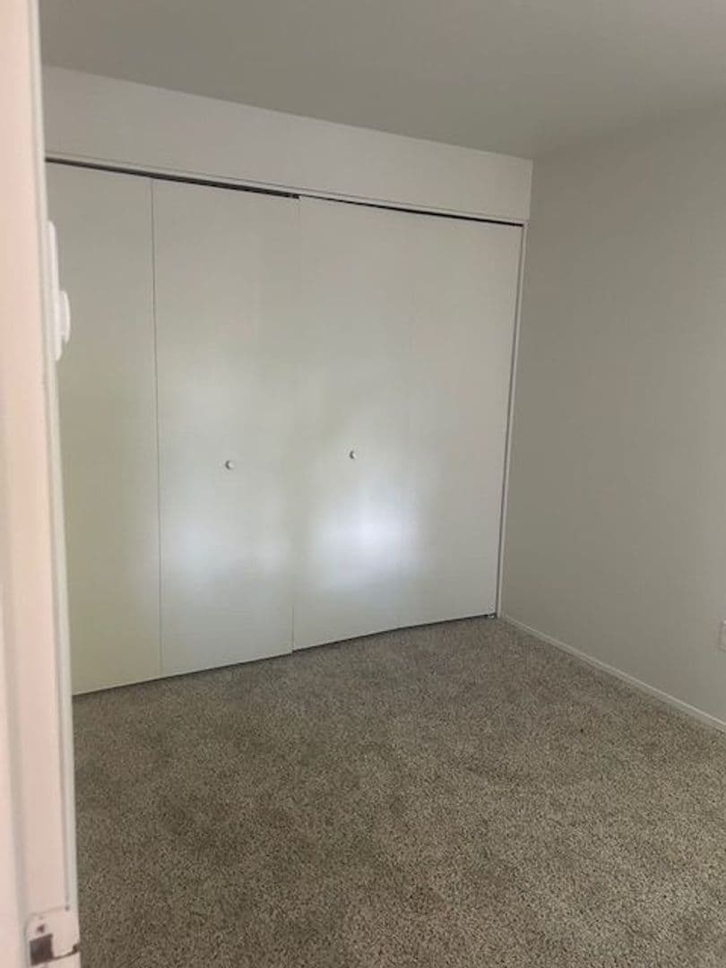 NEWBERG Apartment: 1210 S. COLLEGE ST.