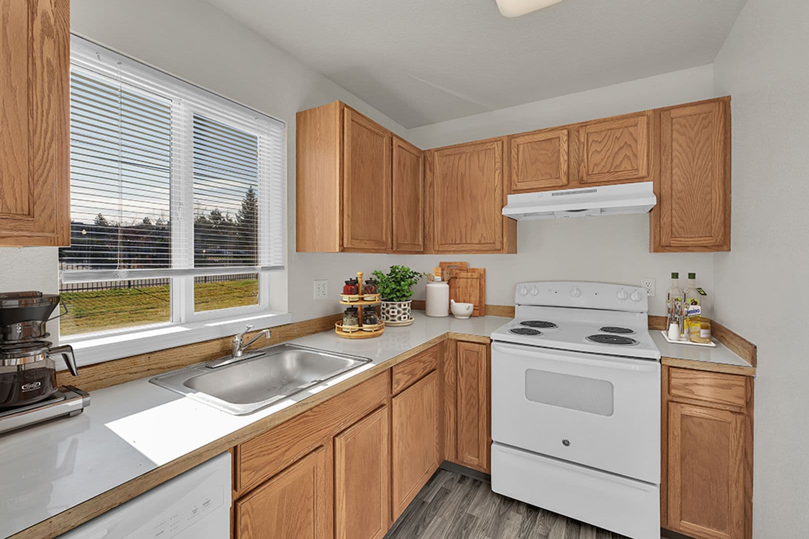 BEND Apartment: 900 NE BUTLER MARKET RD