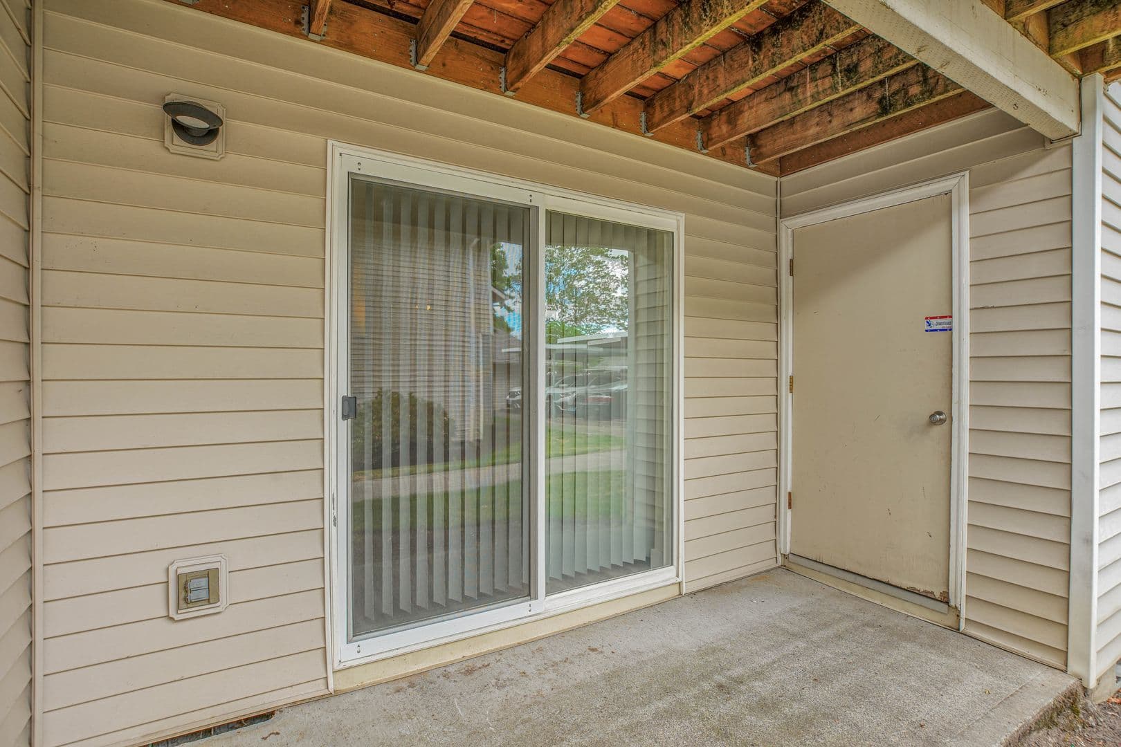 ALOHA Apartment: 2881 SW 182ND AVE.