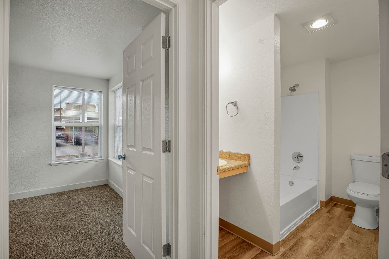 ALOHA Apartment: 2881 SW 182ND AVE.