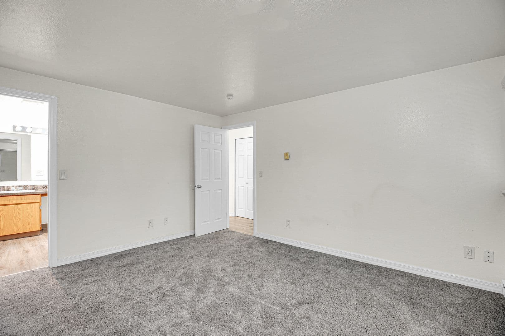TIGARD Apartment: 10587 TIGARD ST