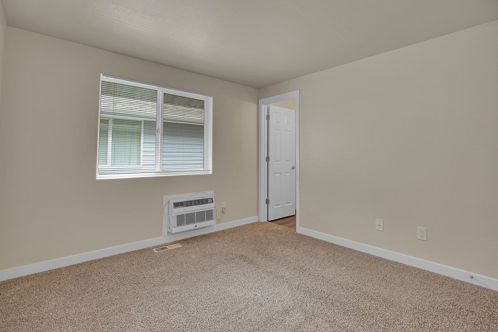 SALEM Townhome: 1194 BARNES ROAD, SE