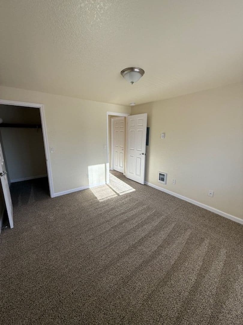 SALEM Apartment: 4665 CAMPBELL DR SE