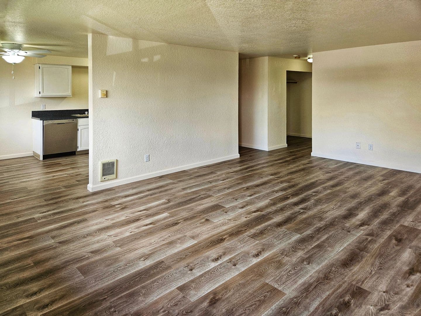 WOODBURN Apartment: 1560 NEWBERG HIGHWAY #1