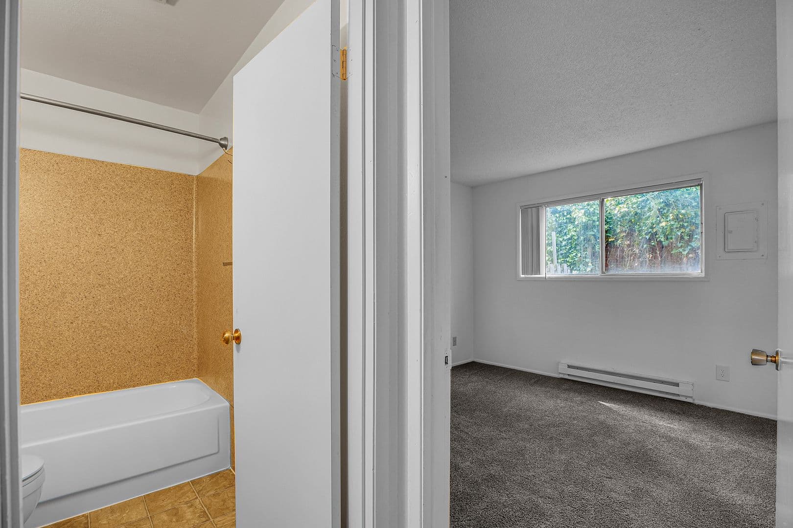 BEAVERTON Apartment: 5920 SW ERICKSON AVENUE