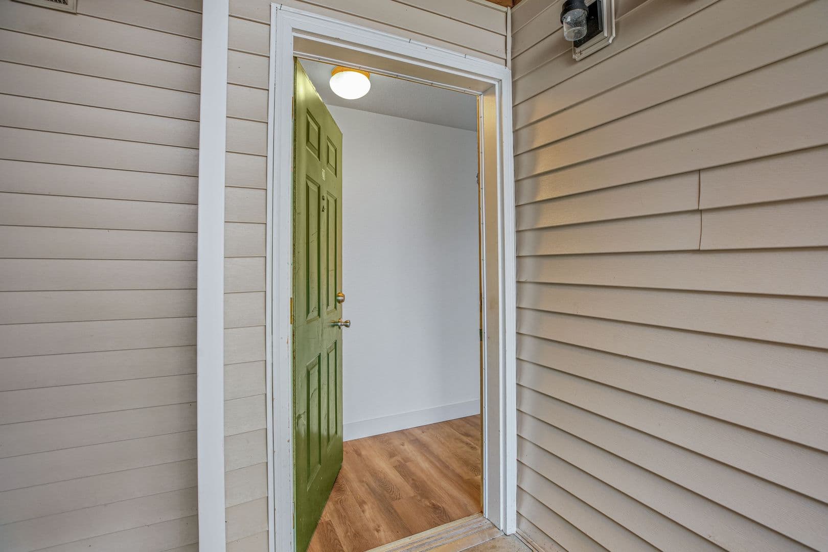 ALOHA Apartment: 2881 SW 182ND AVE.