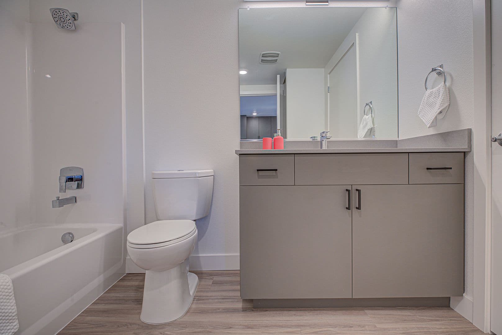 PORTLAND Apartment: 9757 SE HOLGATE BLVD