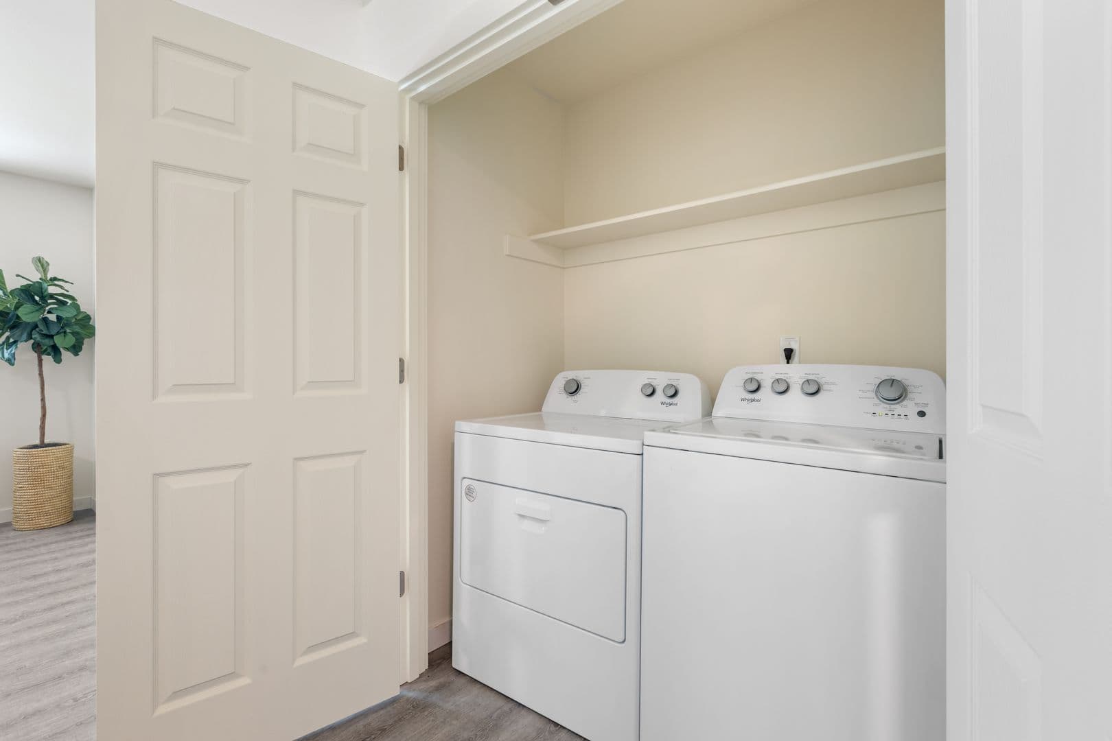 ROSEBURG Apartment: 331 NE POMONA ST