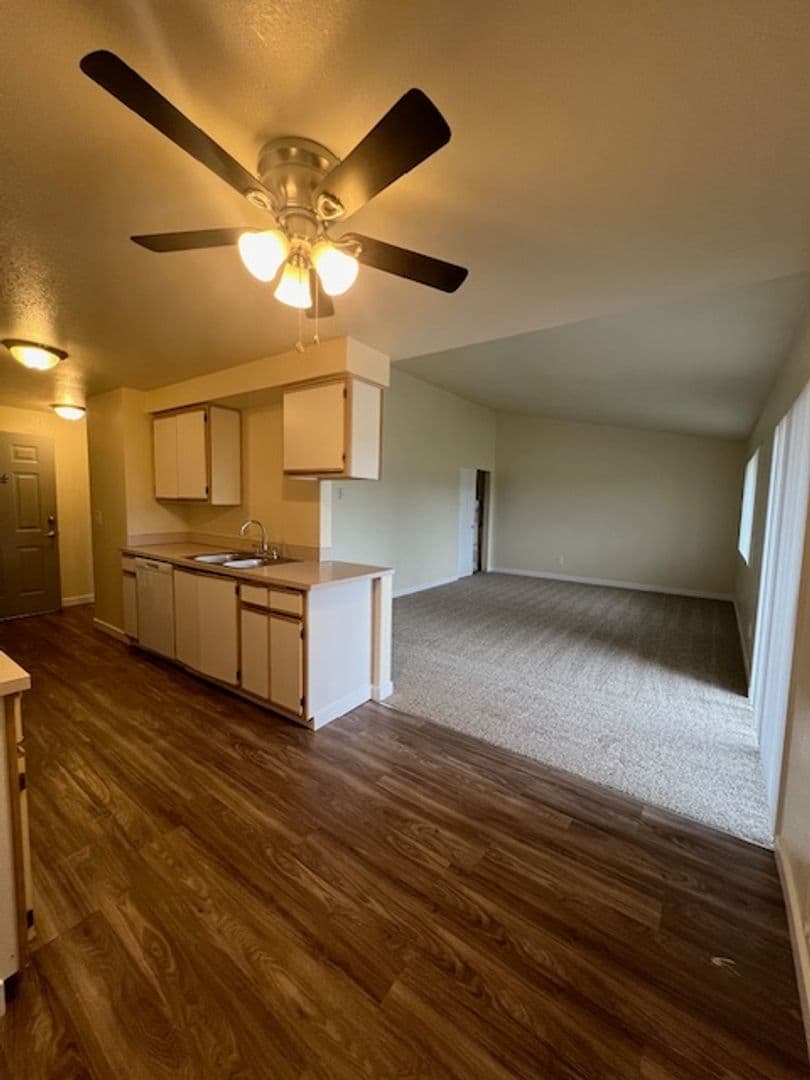 SALEM Apartment: 4665 CAMPBELL DR SE