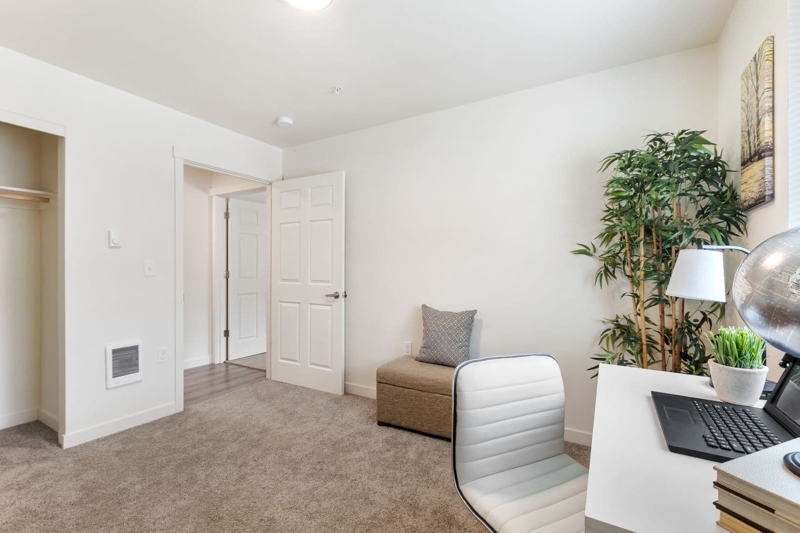 ROSEBURG Apartment: 331 NE POMONA ST