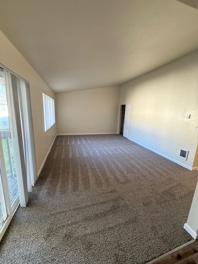 SALEM Apartment: 4665 CAMPBELL DR SE