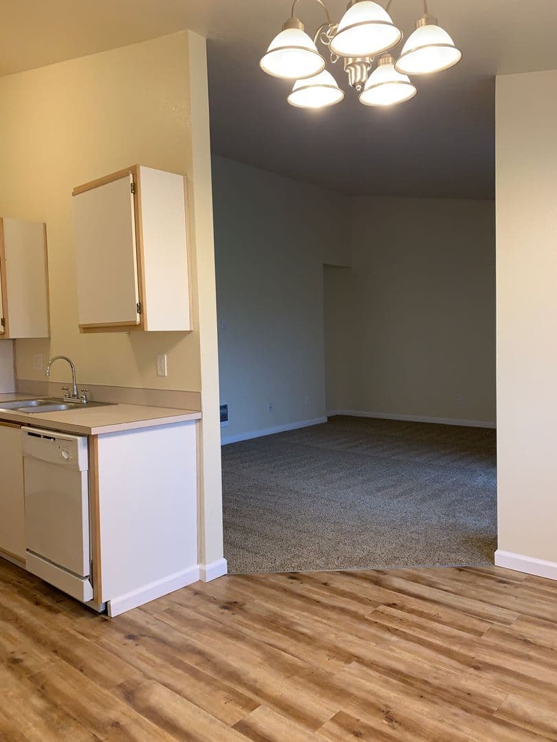 SALEM Apartment: 4665 CAMPBELL DR SE