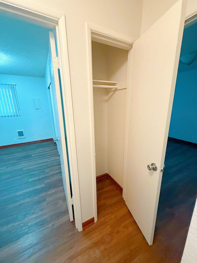 PORTLAND Apartment: 4337-4371 SW GARDEN HOME RD