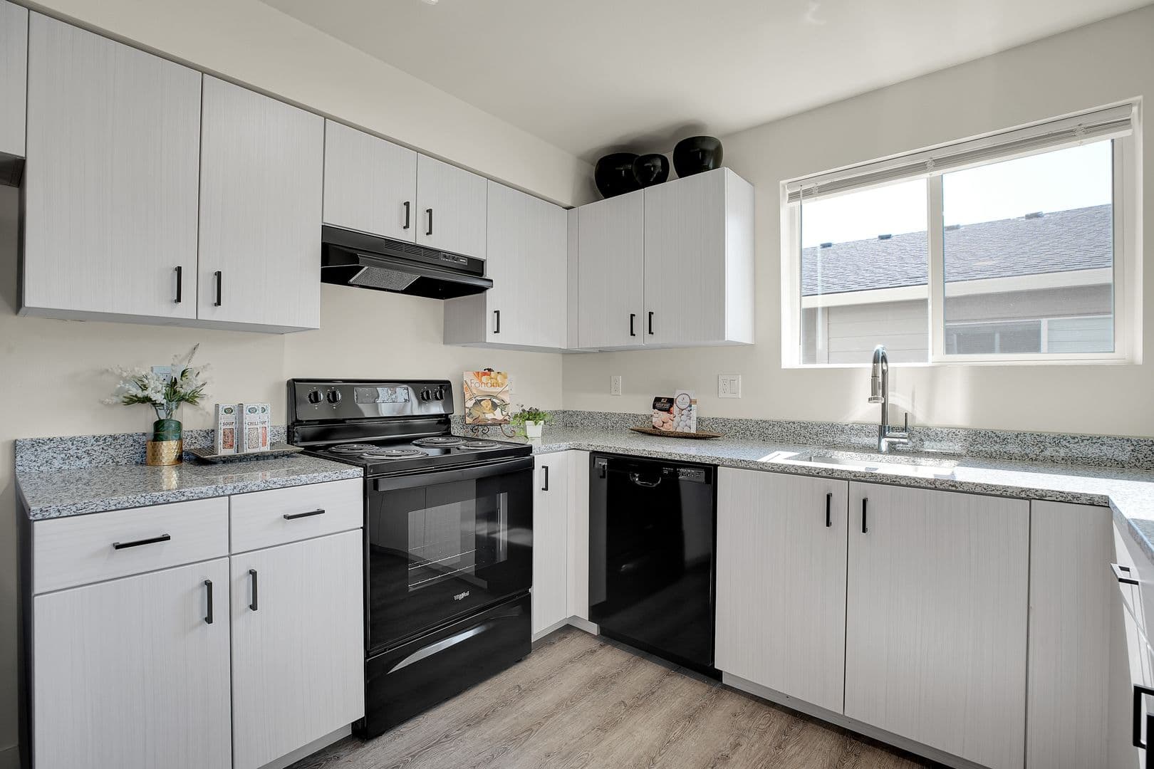 SPRINGFIELD Apartment: 4800 B STREET
