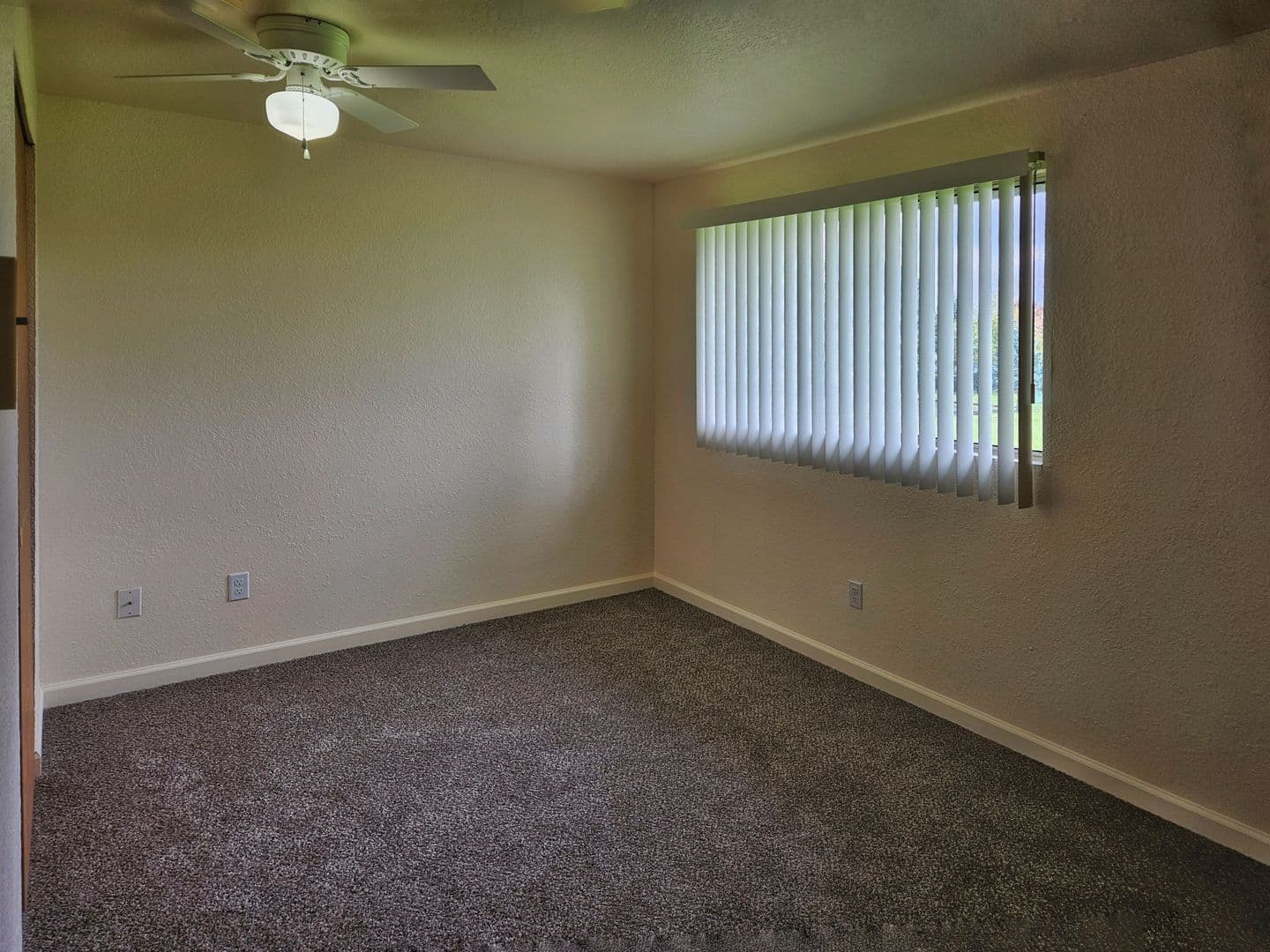 WOODBURN Apartment: 1560 NEWBERG HIGHWAY #1