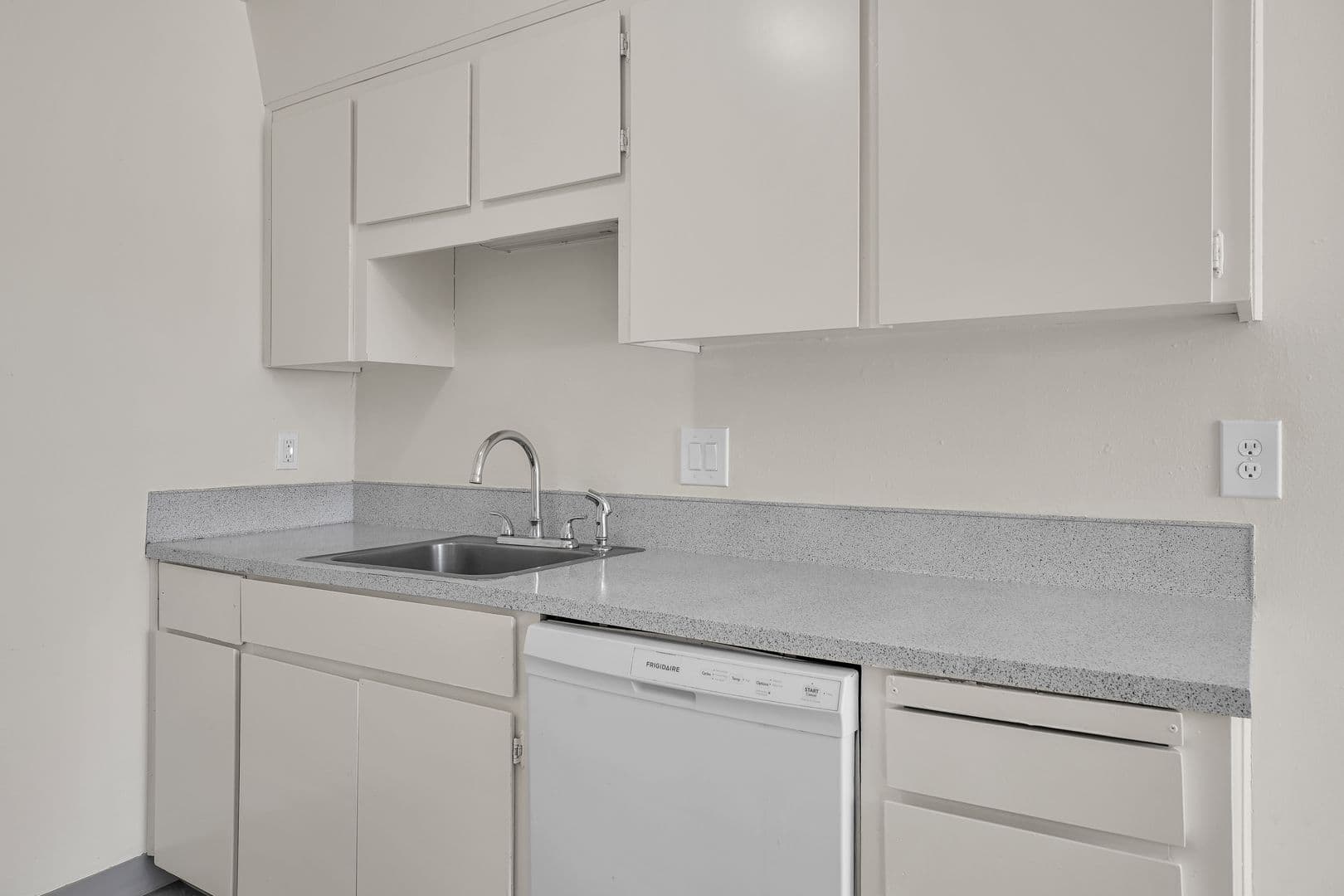ALOHA Apartment: 18000 SW SHAW ST