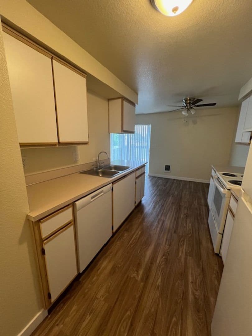 SALEM Apartment: 4665 CAMPBELL DR SE