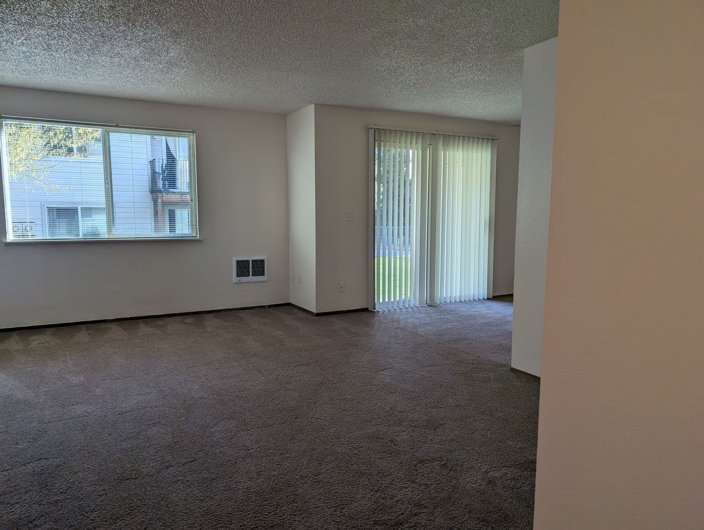 GRESHAM Apartment: 2800 SE 1ST ST