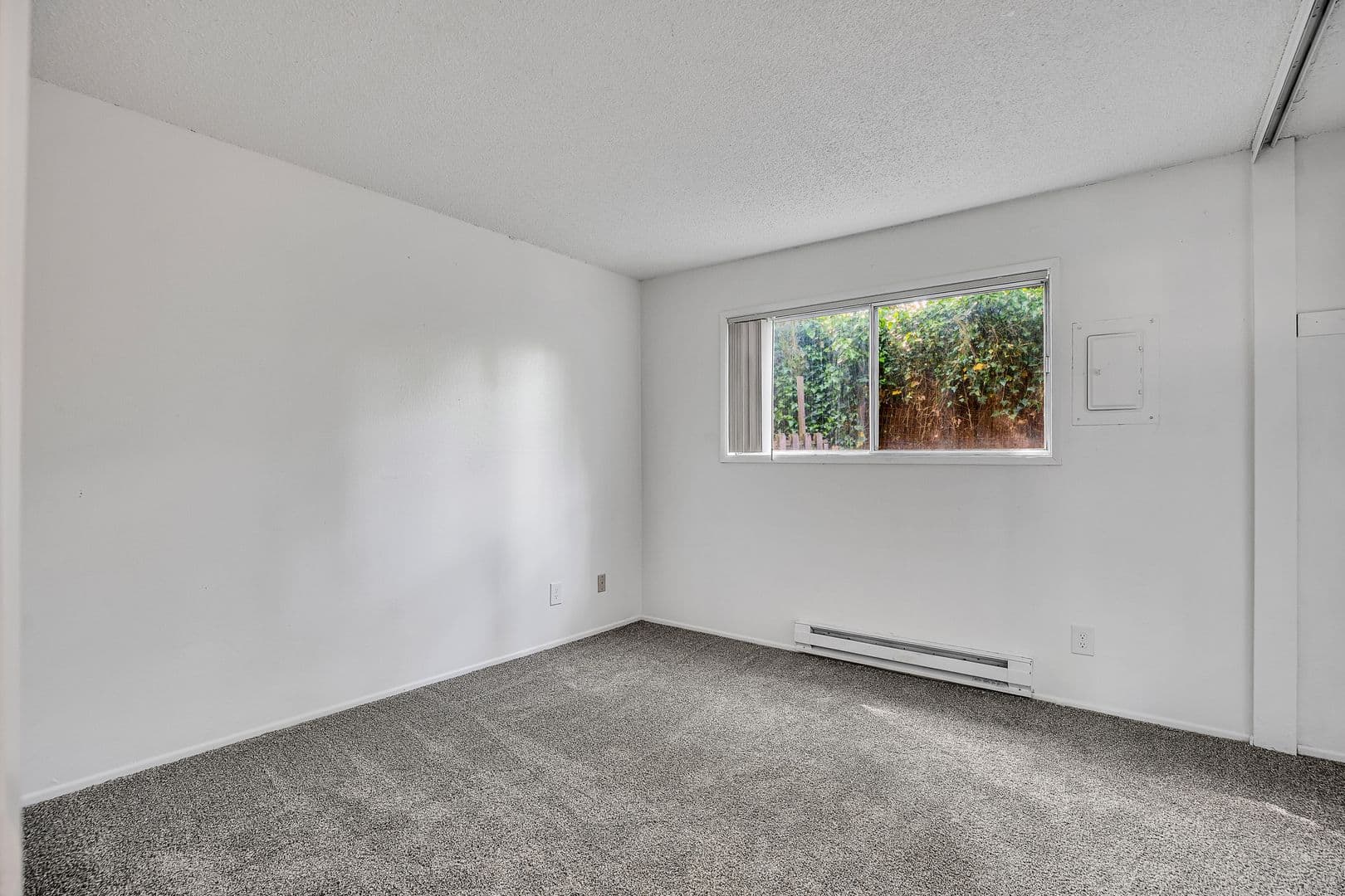BEAVERTON Apartment: 5920 SW ERICKSON AVENUE