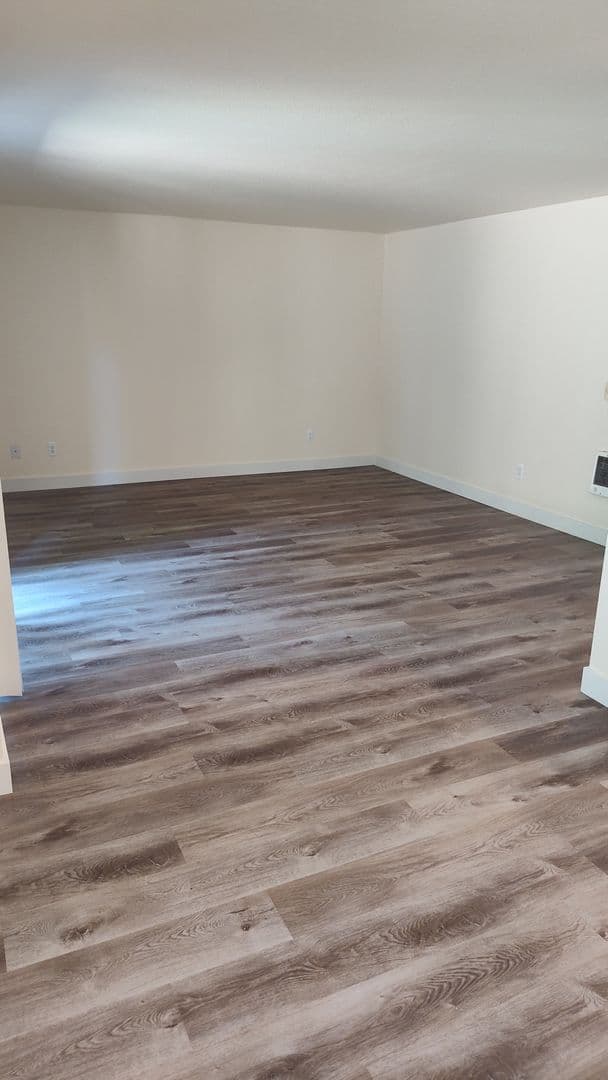 SALEM Apartment: 295 COLT LANE