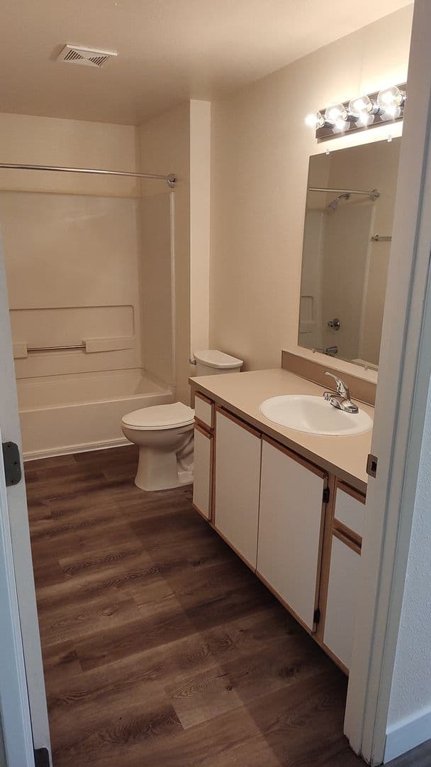 SALEM Apartment: 295 COLT LANE