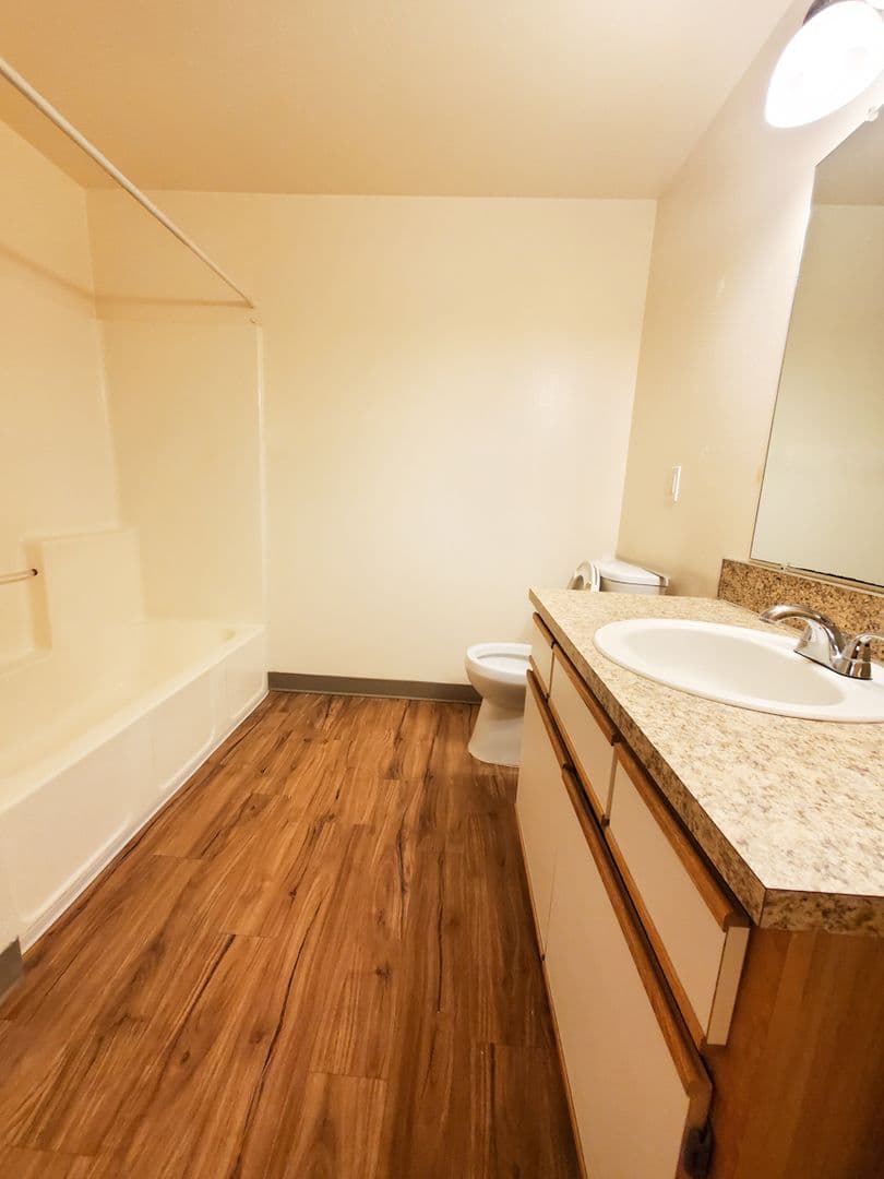 NEWBERG Apartment: 901 PECAN CT