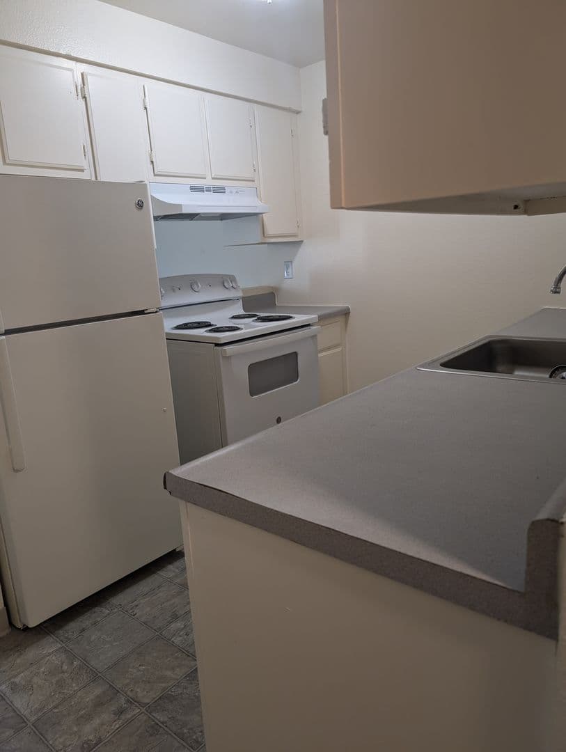 GRESHAM Apartment: 2800 SE 1ST ST