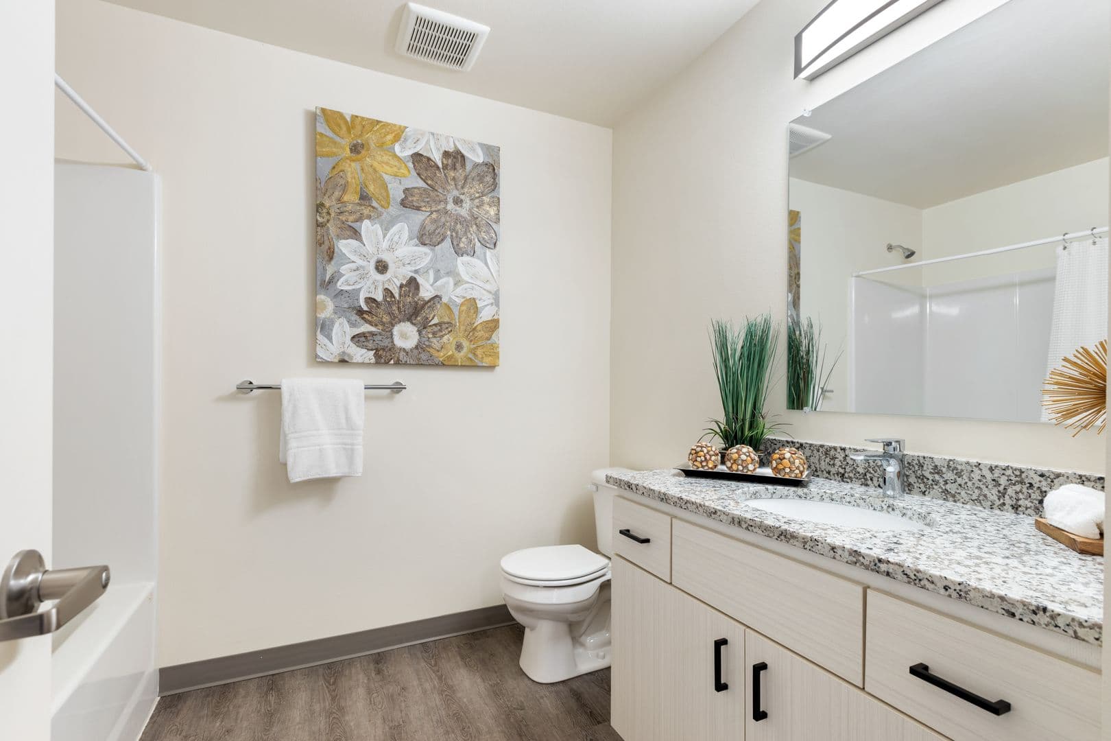 ROSEBURG Apartment: 331 NE POMONA ST