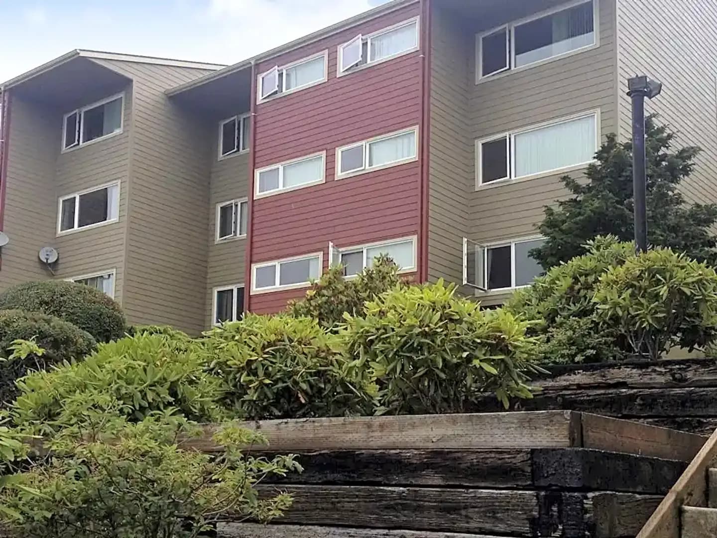 ASTORIA Apartment: 1400 W. MARINE DRIVE