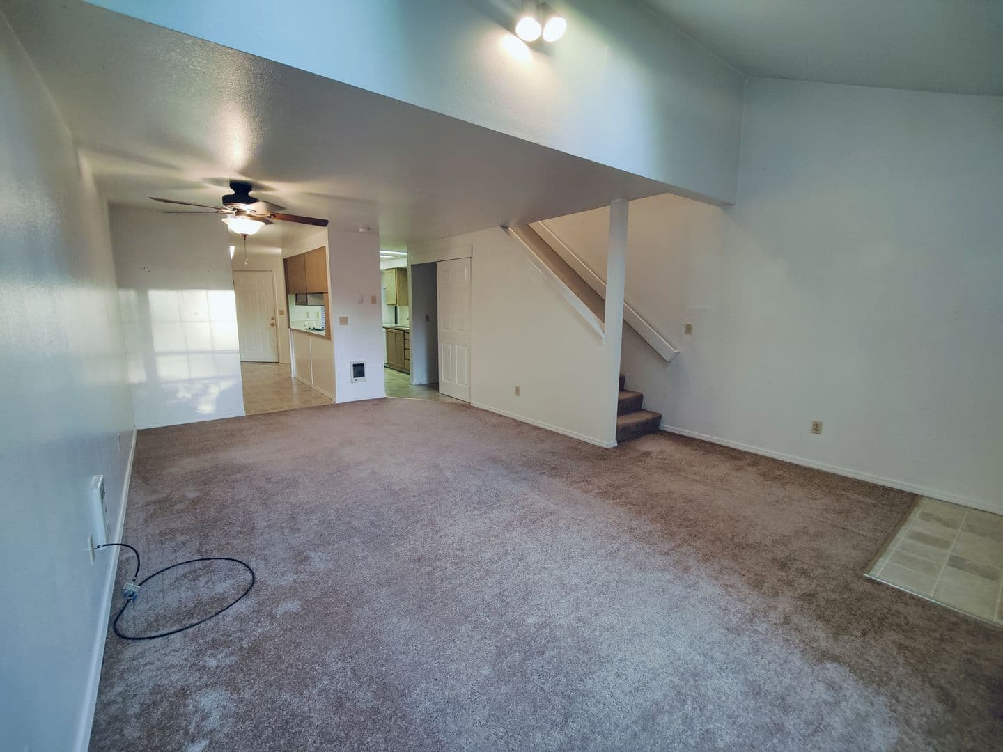SALEM Townhome: 1109 SCHURMAN RD S.