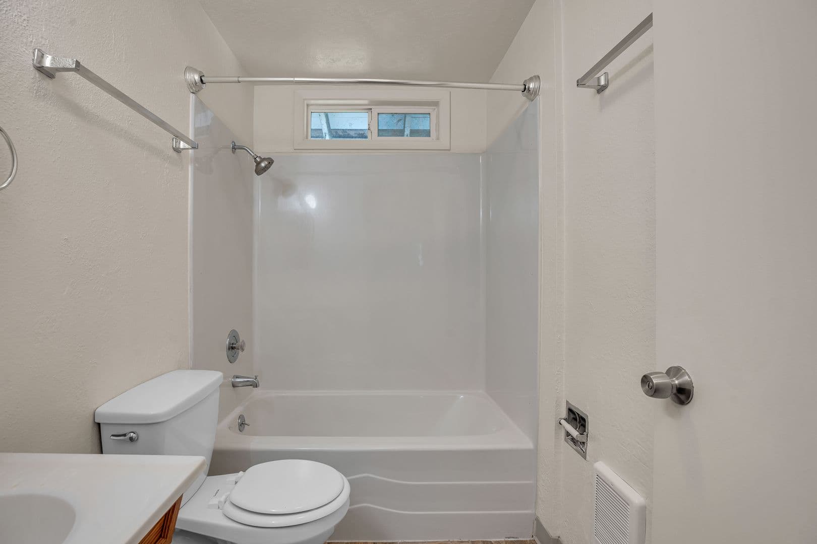 ALBANY Apartment: 1425-1525 TRACY COURT
