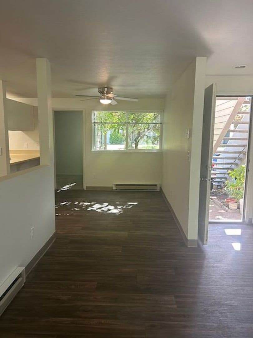NEWBERG Apartment: 1210 S. COLLEGE ST.