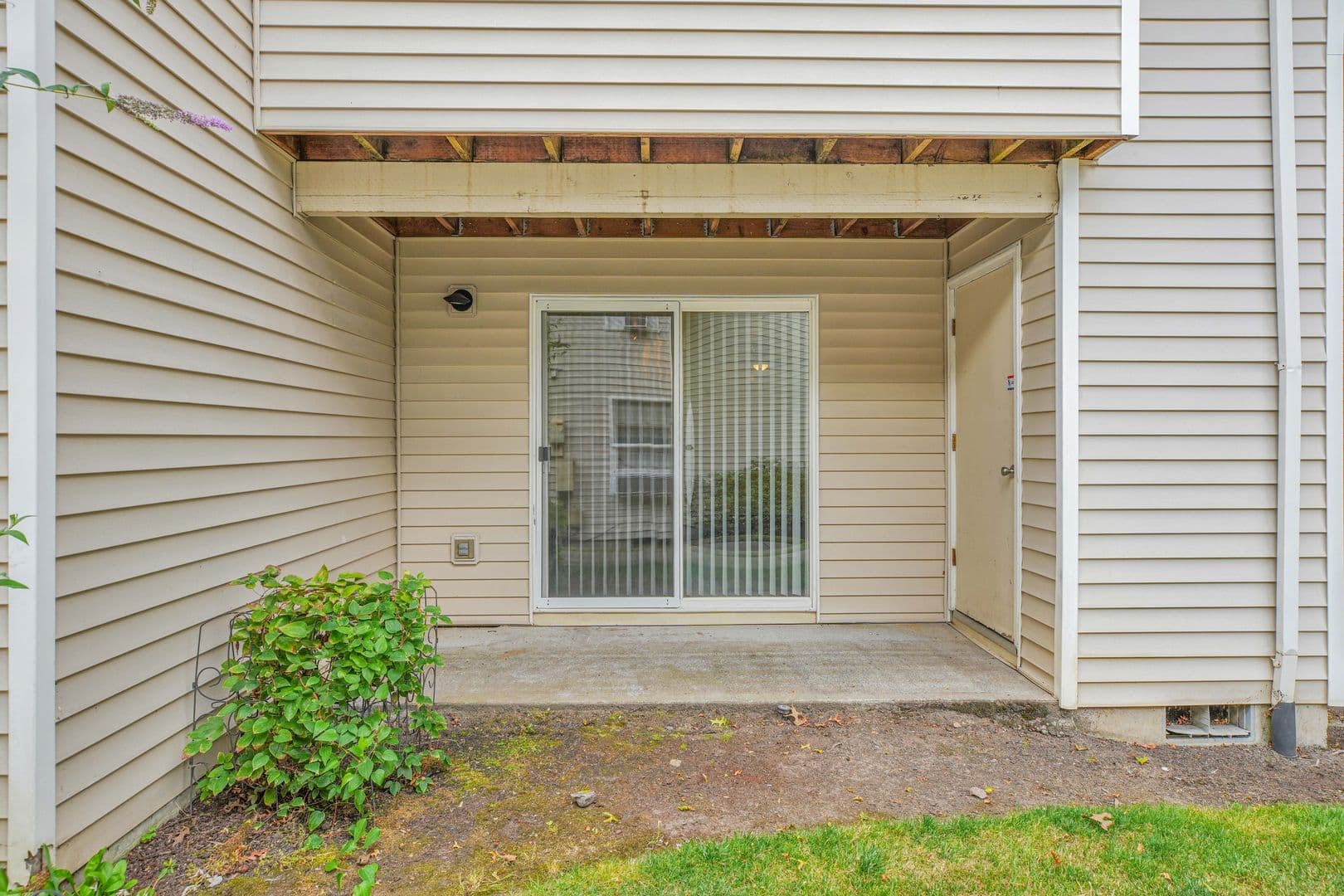ALOHA Apartment: 2881 SW 182ND AVE.