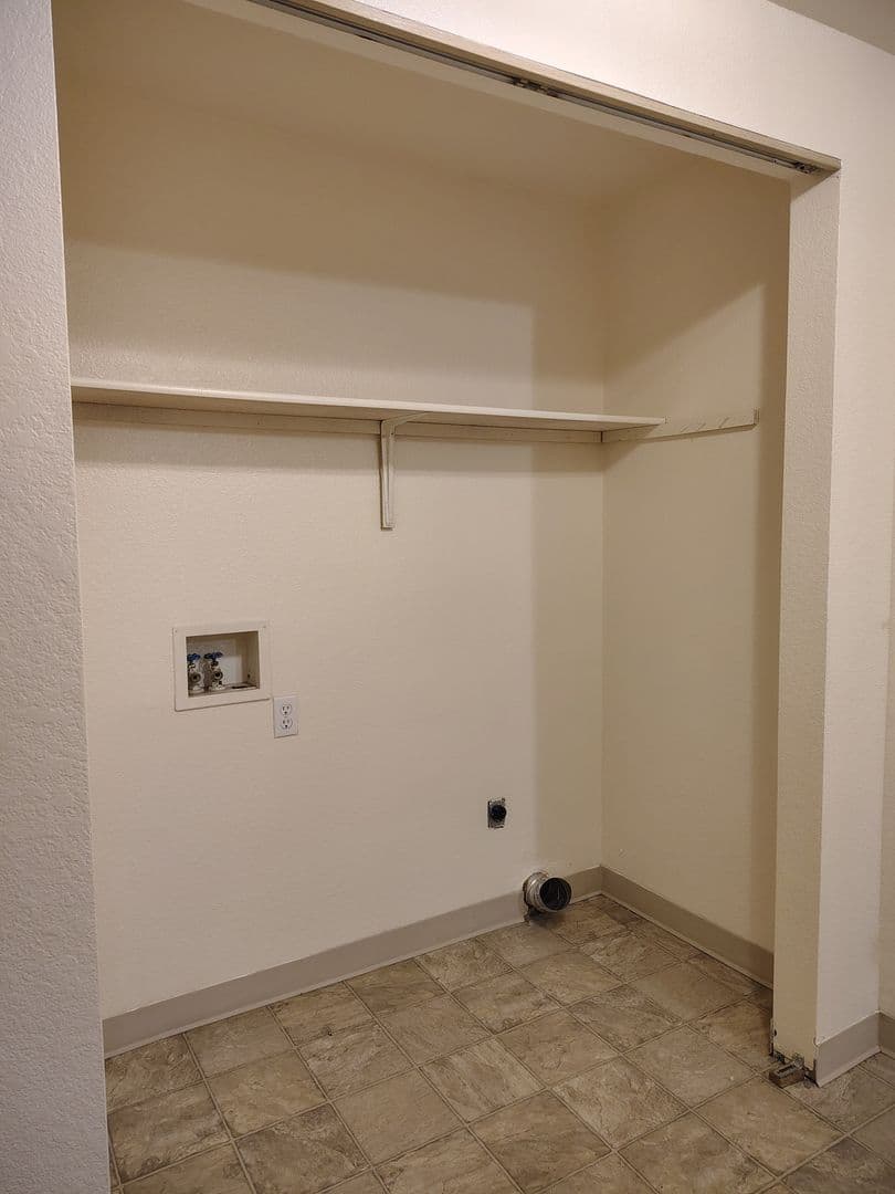 SALEM Apartment: 3211-3342 AUTUMN CHASE NE