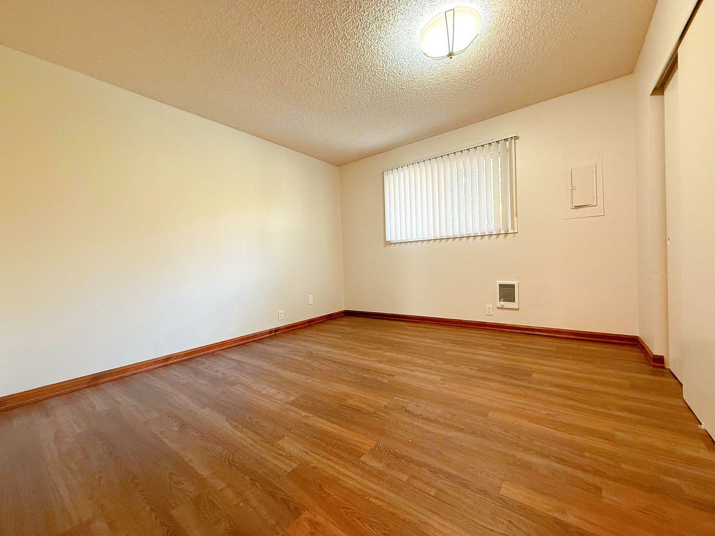 PORTLAND Apartment: 4337-4371 SW GARDEN HOME RD