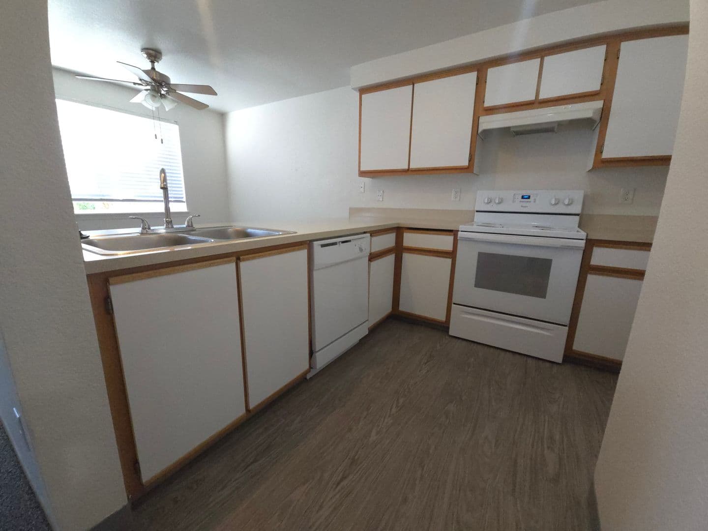 SALEM Apartment: 1304-1330 WALLACE RD. NW