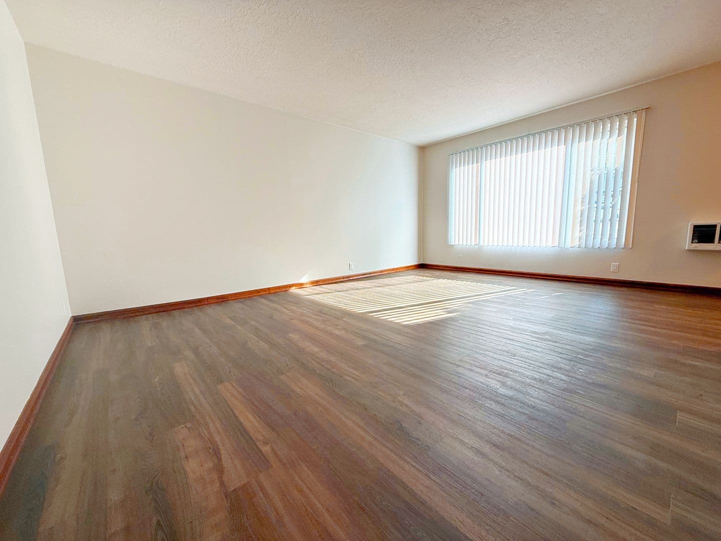 PORTLAND Apartment: 4337-4371 SW GARDEN HOME RD
