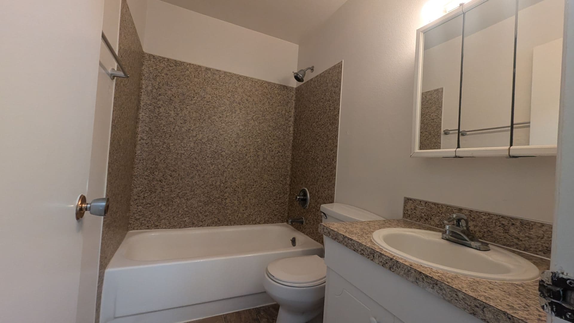 BEAVERTON Apartment: 5920 SW ERICKSON AVENUE