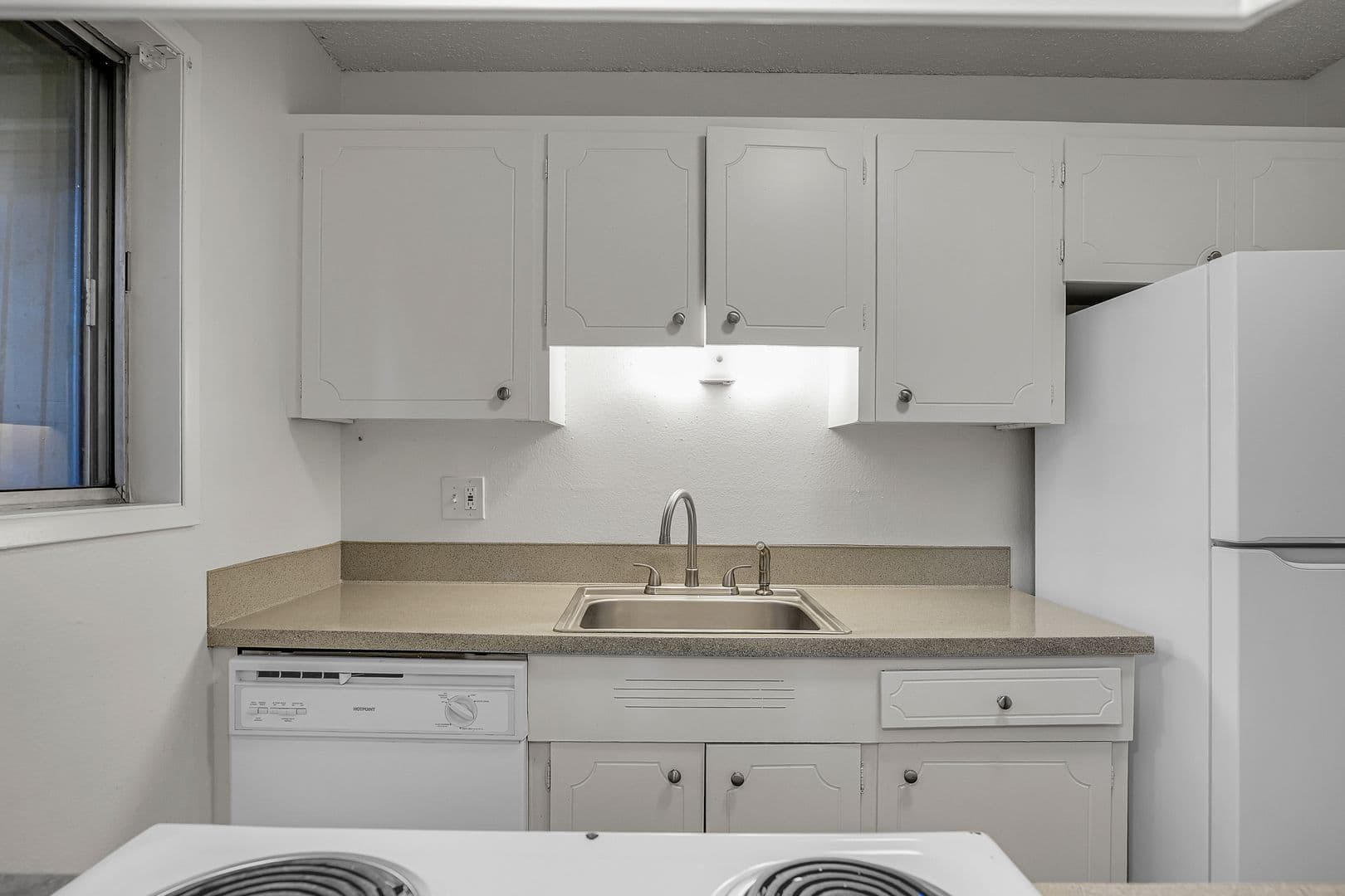 BEAVERTON Apartment: 5920 SW ERICKSON AVENUE