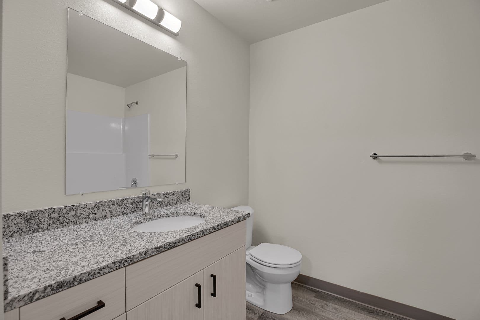 COTTAGE GROVE Apartment: 715 ROW RIVER ROAD